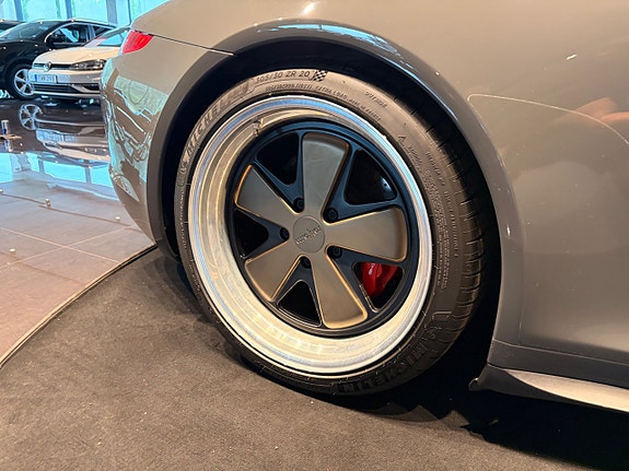 Porsche 911 Carrera S 17 of 26