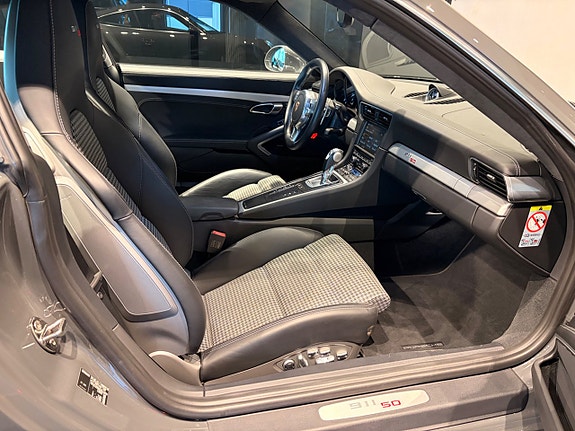 Porsche 911 Carrera S 3 of 26