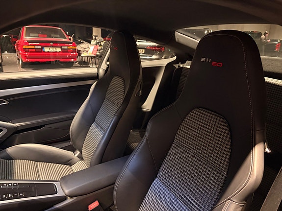 Porsche 911 Carrera S 16 of 18
