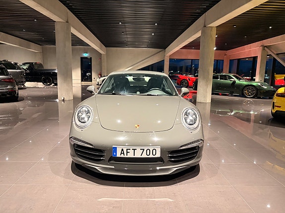 Porsche 911 Carrera S 2 of 5