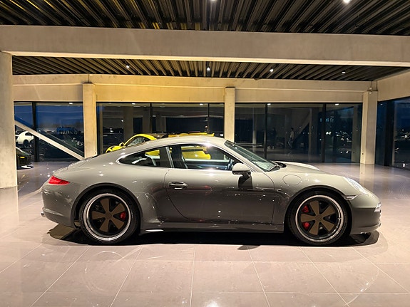 Porsche 911 Carrera S 4 of 5