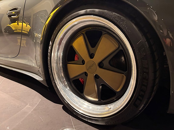Porsche 911 Carrera S 18 of 18