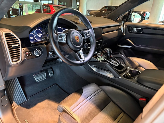 Porsche Cayenne Turbo S 19 of 21