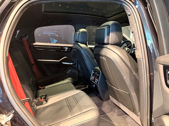 Porsche Cayenne Turbo S 15 of 27