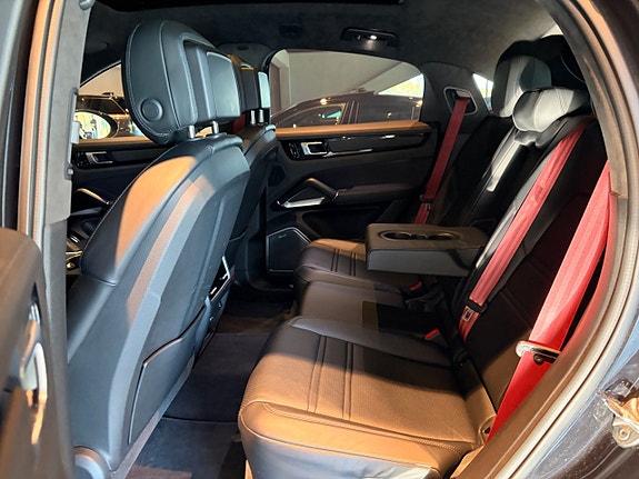 Porsche Cayenne Turbo S 16 of 21