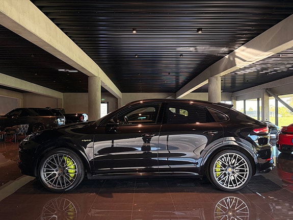 Porsche Cayenne Turbo S 12 of 21