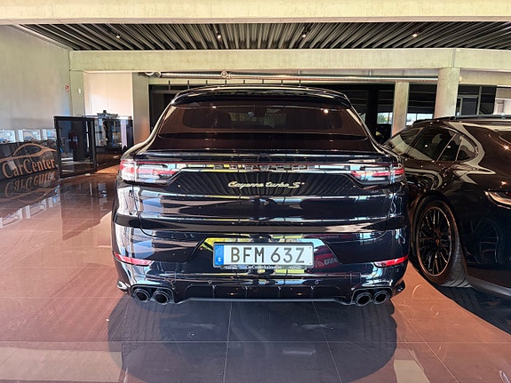 Porsche Cayenne Turbo S 10 of 21