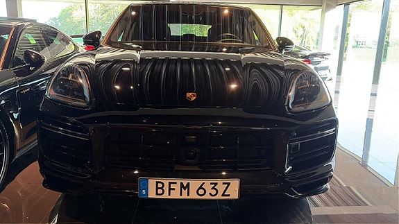 Porsche Cayenne Turbo S 11 of 21