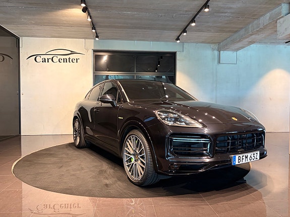 Porsche Cayenne Turbo S 2 of 27