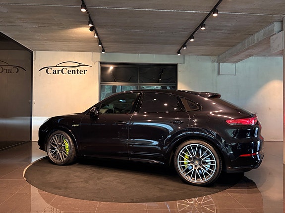 Porsche Cayenne Turbo S 12 of 27