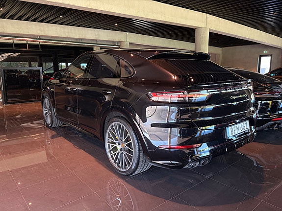 Porsche Cayenne Turbo S 7 of 21
