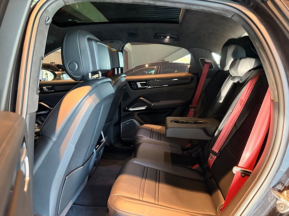 Porsche Cayenne Turbo S 17 of 21