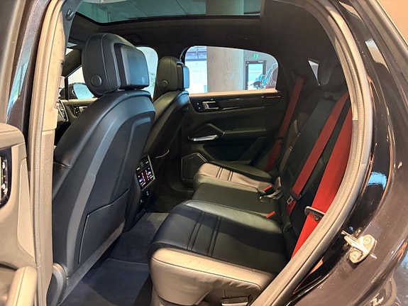 Porsche Cayenne Turbo S 20 of 27