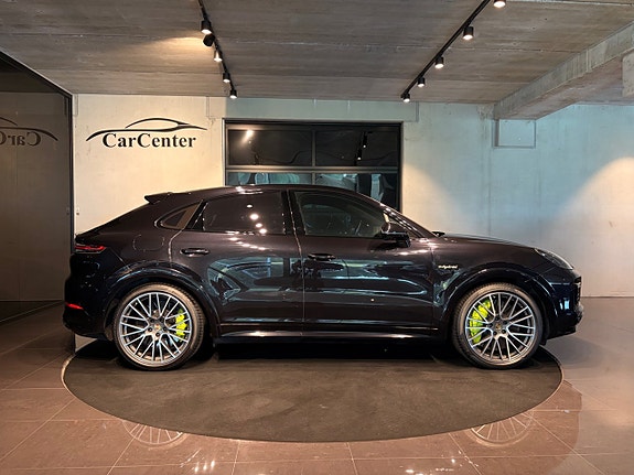 Porsche Cayenne Turbo S 10 of 27