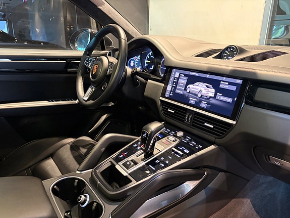 Porsche Cayenne Turbo S 5 of 27