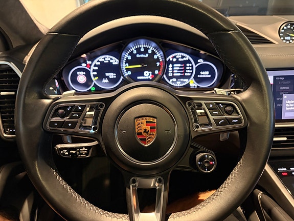 Porsche Cayenne Turbo S 25 of 27