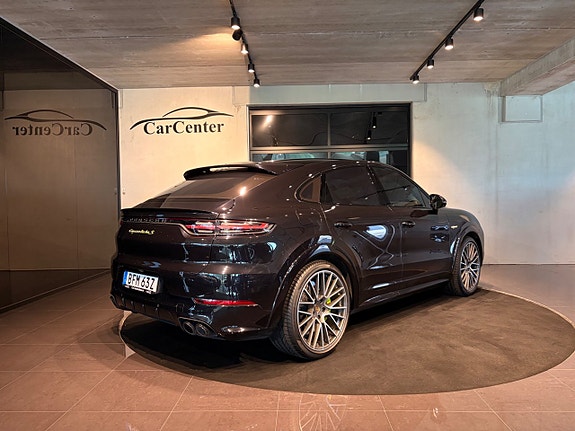 Porsche Cayenne Turbo S 6 of 27