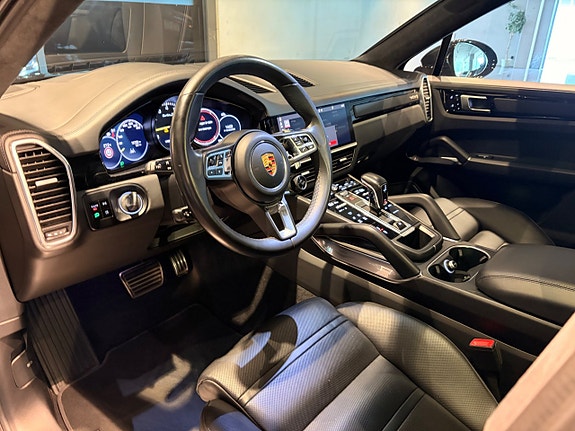 Porsche Cayenne Turbo S 22 of 27
