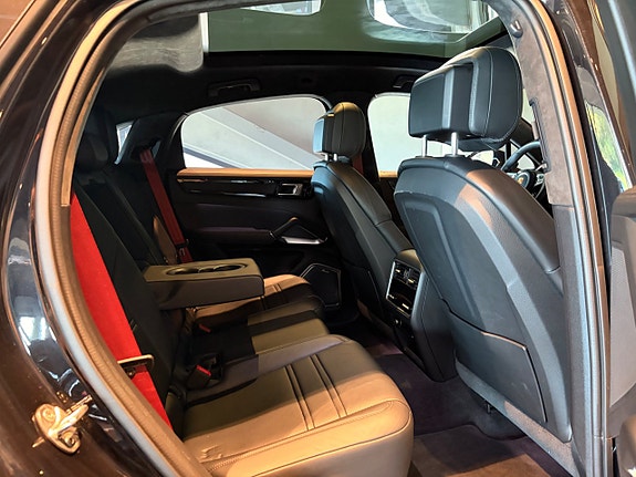 Porsche Cayenne Turbo S 13 of 21