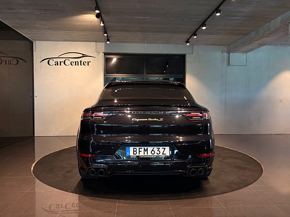 Porsche Cayenne Turbo S 9 of 27