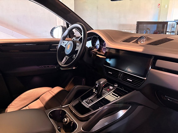 Porsche Cayenne Turbo S 5 of 5