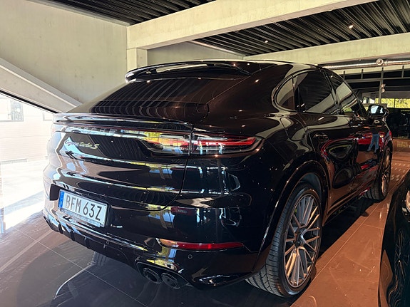 Porsche Cayenne Turbo S 6 of 21
