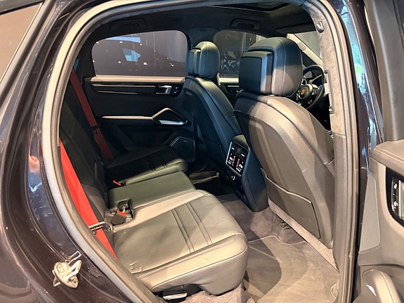 Porsche Cayenne Turbo S 14 of 27