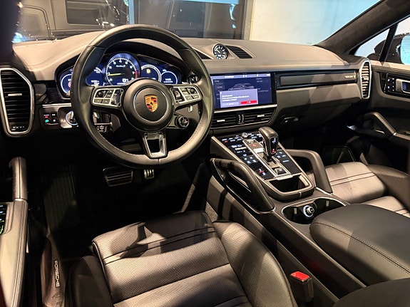 Porsche Cayenne Turbo S 21 of 27