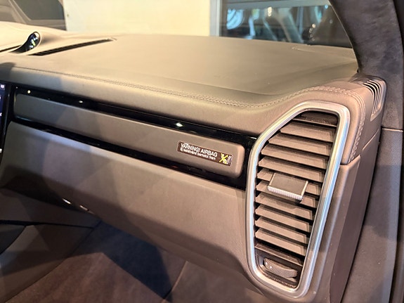 Porsche Cayenne Turbo S 13 of 27
