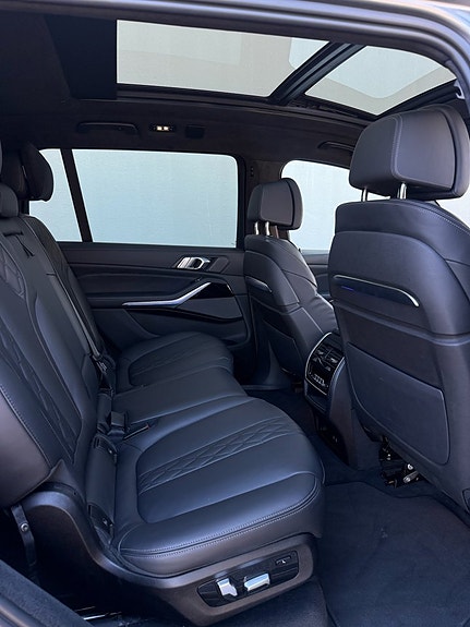 BMW X7 15 of 30