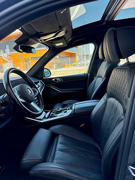 BMW X7 28 of 30
