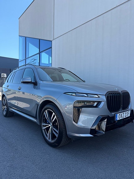 BMW X7 2 of 5