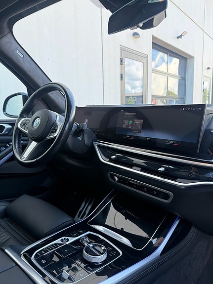 BMW X7 4 of 5