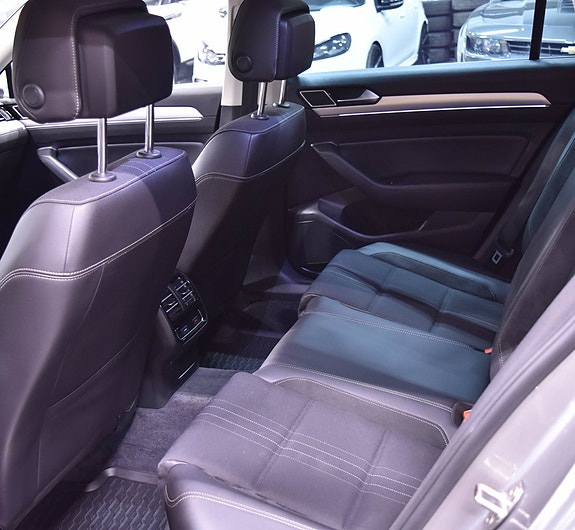 Volkswagen Passat Alltrack 15 of 17