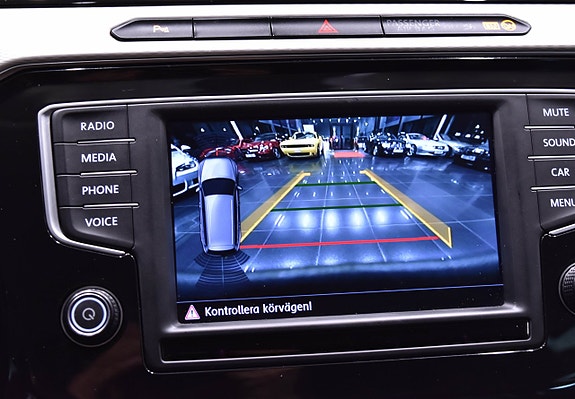 Volkswagen Passat Alltrack 11 of 17