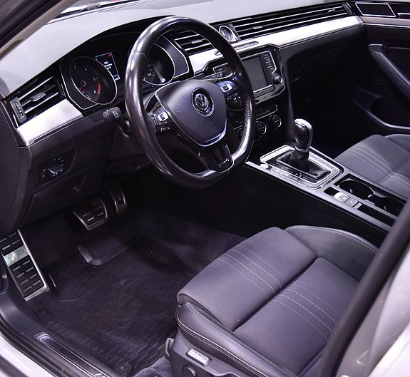 Volkswagen Passat Alltrack 12 of 17