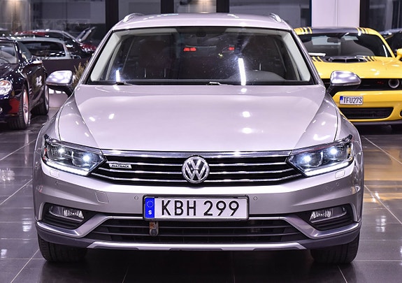 Volkswagen Passat Alltrack 2 of 5