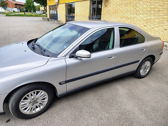 Volvo S60 4 of 5