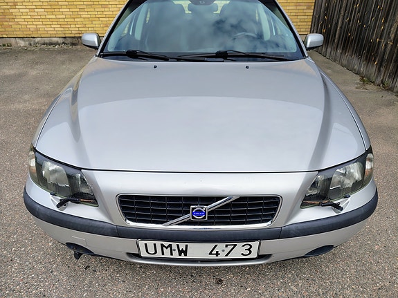 Volvo S60 2 of 5