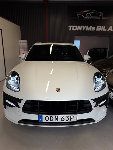 Porsche Macan 4 of 5