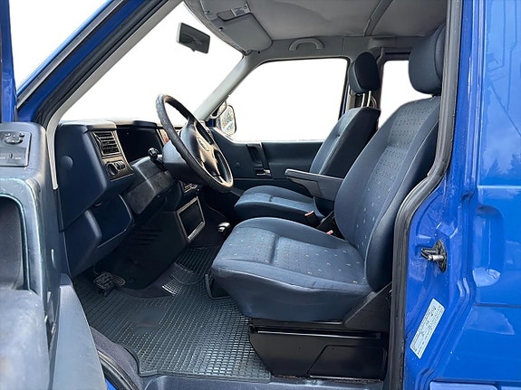 Volkswagen Caravelle 13 of 25