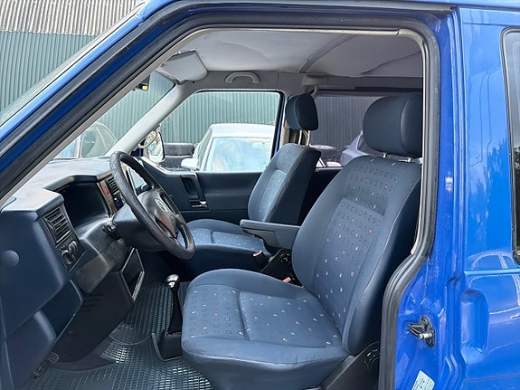 Volkswagen Caravelle 22 of 25