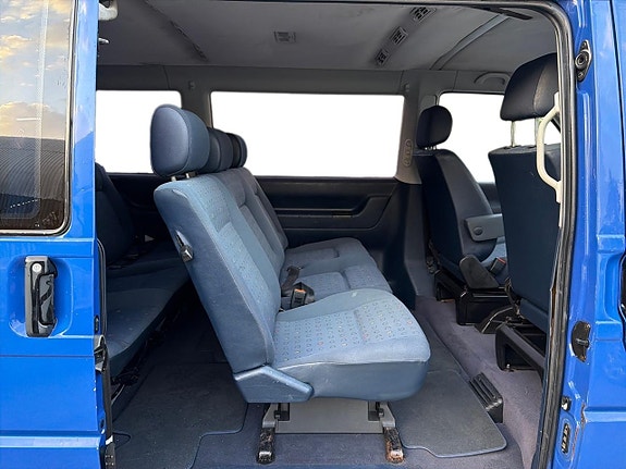 Volkswagen Caravelle 10 of 25