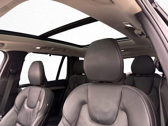 Volvo XC90 14 of 30