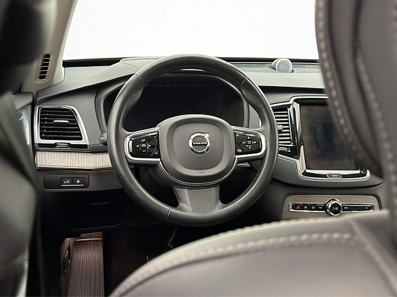 Volvo XC90 12 of 30