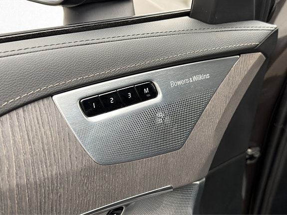 Volvo XC90 16 of 30