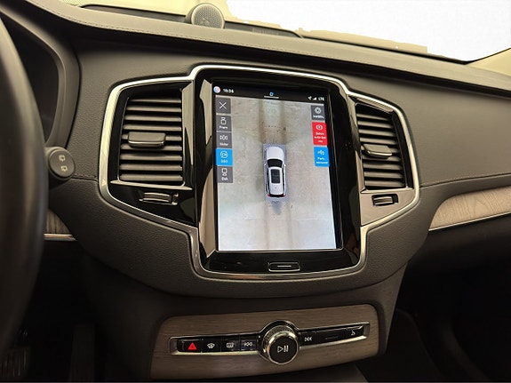 Volvo XC90 18 of 30