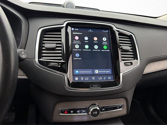 Volvo XC90 30 of 30