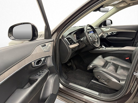 Volvo XC90 13 of 30