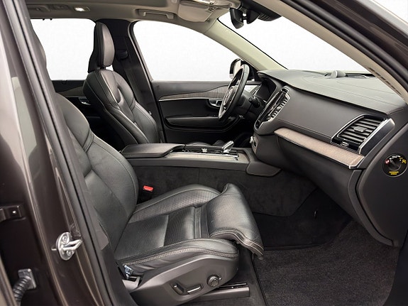 Volvo XC90 11 of 30